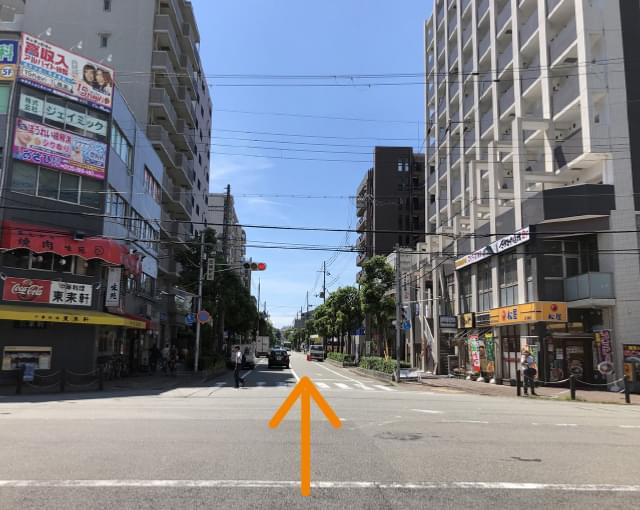 松屋と東来軒の間の道