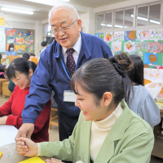 子どもの造形」の授業でものづくりに挑戦！。