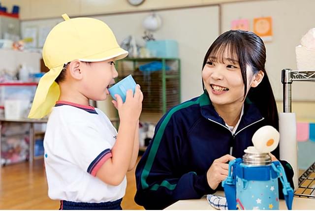 笑顔の学生の様子