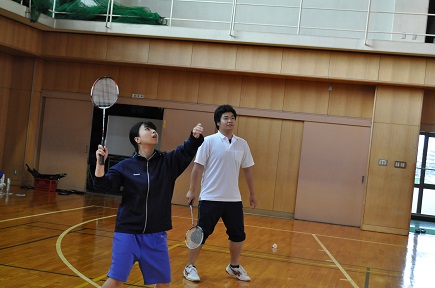 クラブ紹介 バドミントン部 関西保育福祉専門学校 幼稚園教諭 保育士 介護福祉士を養成 兵庫県尼崎市