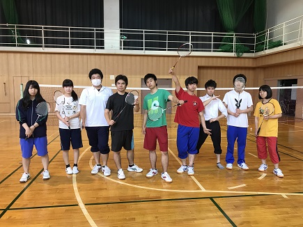 クラブ紹介 バドミントン部 関西保育福祉専門学校 幼稚園教諭 保育士 介護福祉士を養成 兵庫県尼崎市